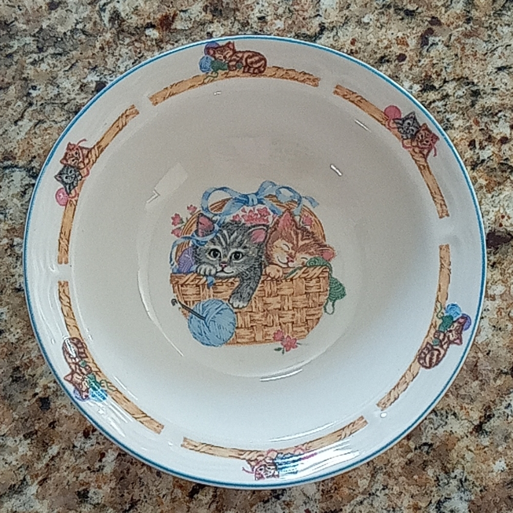 Single count Kitty cat bowl